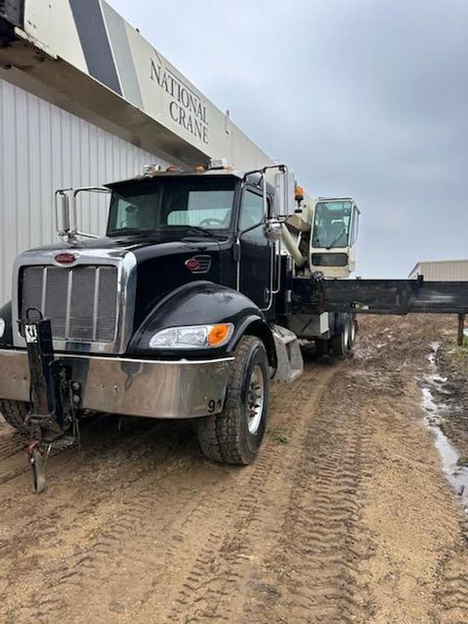Used 2000 National 33 Ton Crane Truck Mounted on a Peterbilt