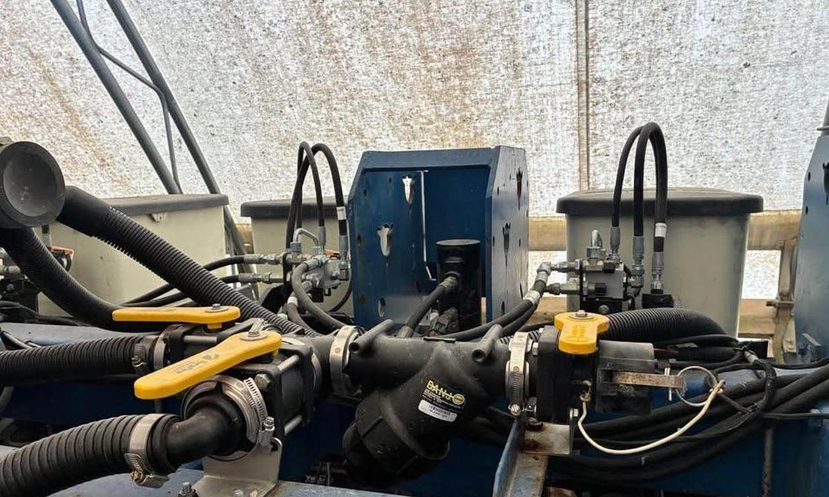 Used 2022 Kinze 2600 Rebuild