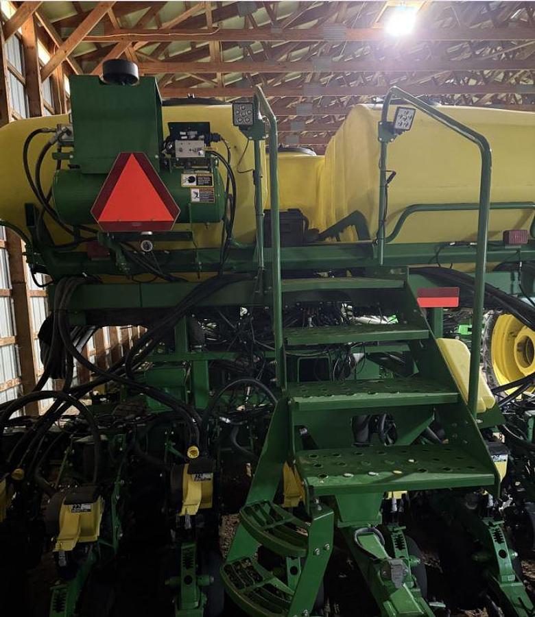 Used 2012 John Deere DB80 Planter