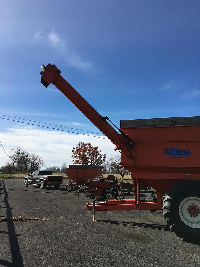 Used Unverferth HT25 & Killbros 690