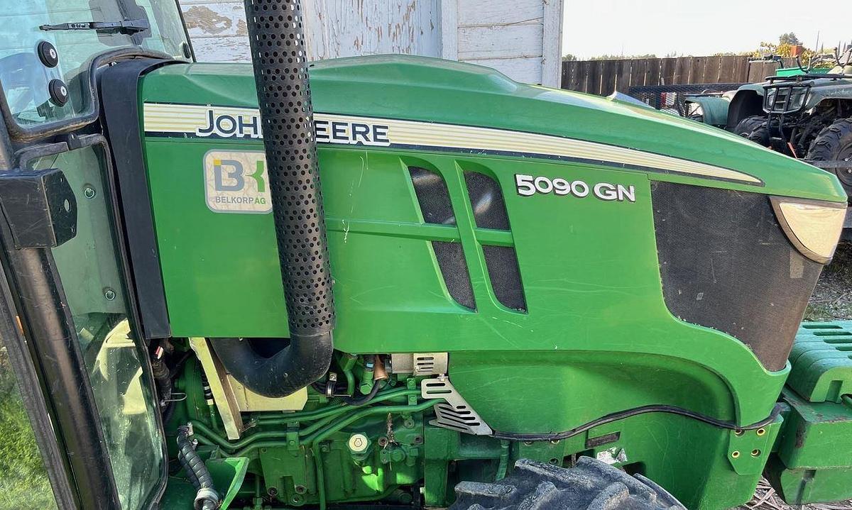 Used 2017 JOHN DEERE 5090GN Tractor