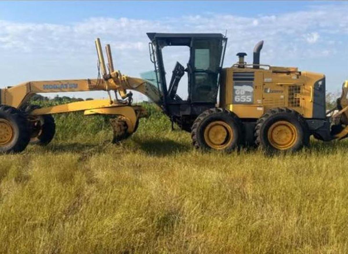 Used 2000 Komatsu GD655 Motor Grader