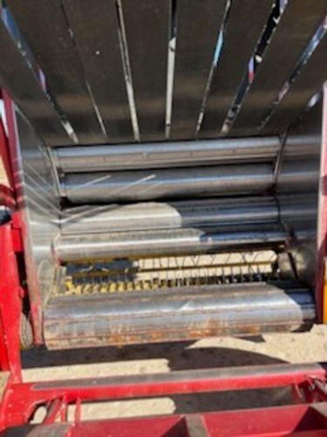 Used 2010 NEW HOLLAND BR7090