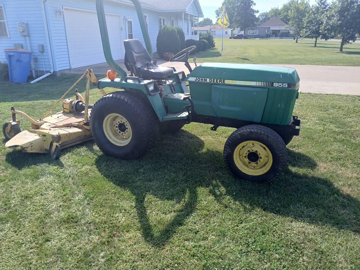 Used 1995 John Deere 955 Tractor