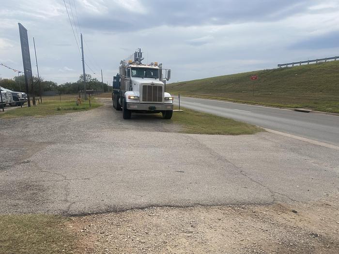 Used 2011 Peterbilt Heavy spec