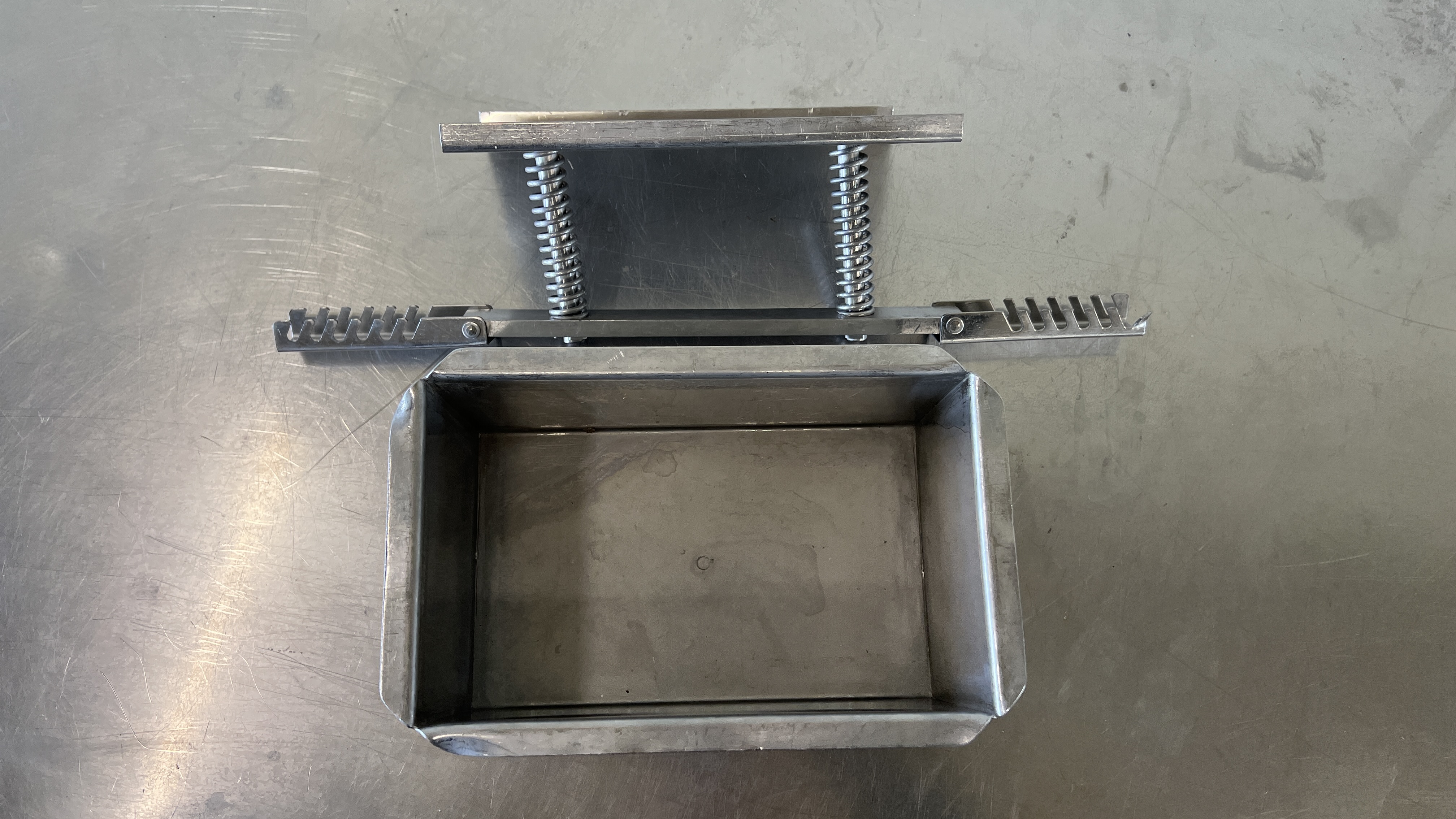Used  Skinkpress 25x15cm, djup 13cm