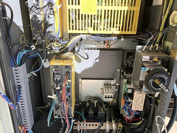 Used SEVERAL FANUC  M900iA/400L 6 AXIS CNC ROBOT WITH R30iA CONTROLLER 400KG X 3625mm HIGH REACH