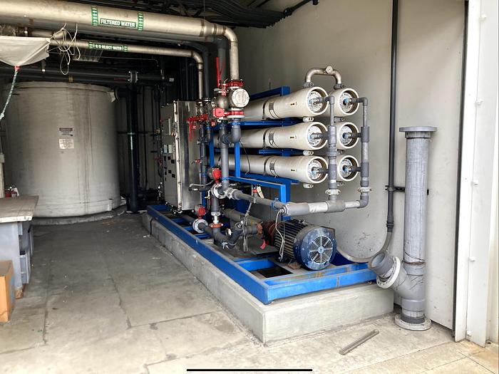 Used OSMONICS MODEL RO.100-FRP.PRR.MOD WATER PURIFICATION SYSTEM