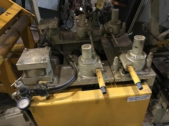 Used 10,000 LBS x 18 WIDE COIL CRADLE & STRAIGHTENER
AIR OPERATED OVERHEAD LOOP SHOOT
VARIABLE SPEED
SIDE PLATES - MANUAL ADJUSTMENT
AIR OPERATED COIL HOLD DOWN ARM
JOG FORWARD / REVERSE
10 HP MOTOR