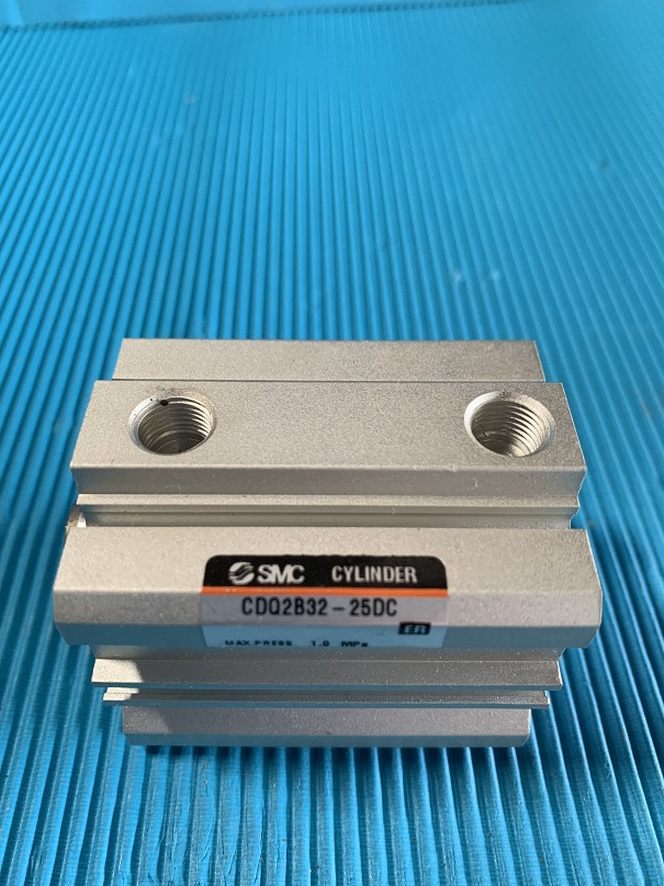 Used SMC Air Cylinder CDQ2B32-25DC
