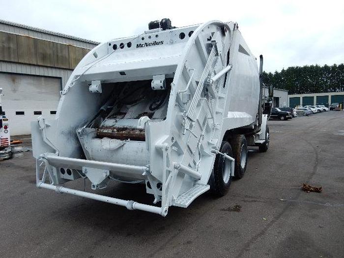 Used 2009 Freightliner M2-106