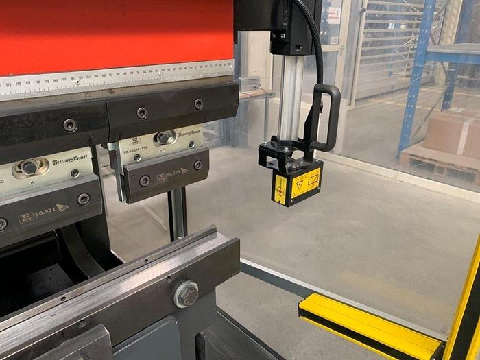 Used AMADA - SCHIAVI 8 AXIS CNC PRESS BRAKE 