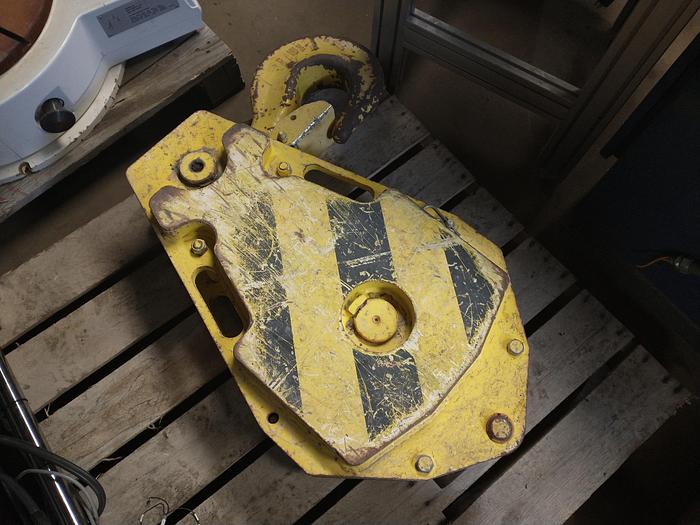 Used r9417 30 tone crane block