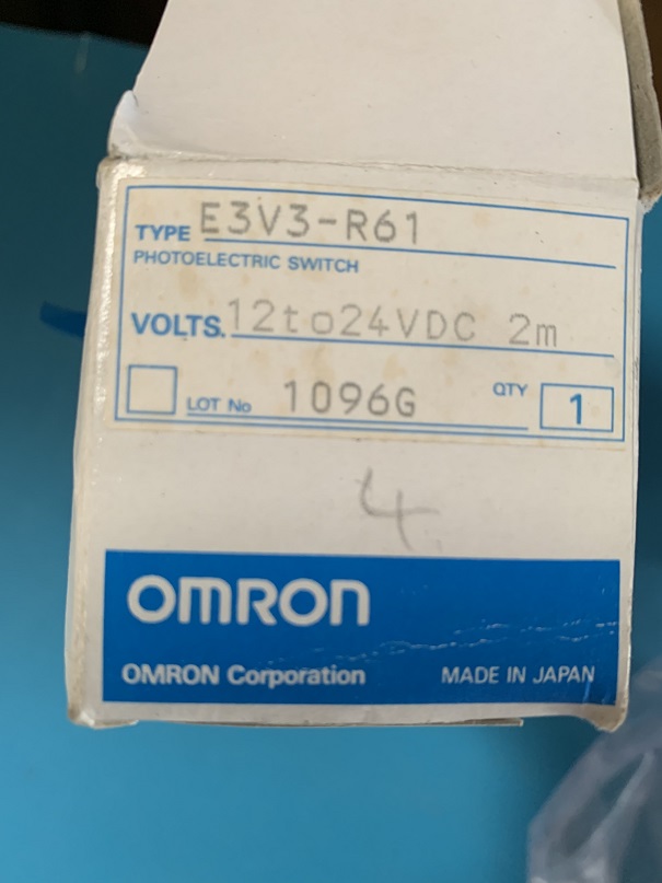 Used Omron Photoelectric Switch E3V3-R61