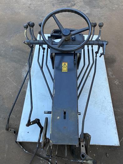 Usado Pedestal painel controle hidráulico motoniveladora Volvo G940