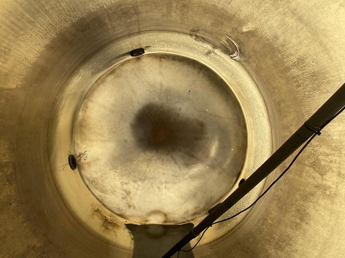 Used Used R3 7800 gallon vertical poly tank