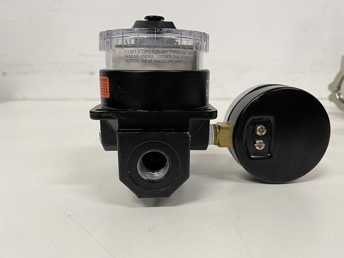 Used Wilkerson R21-03-000 A09 Dial-Air Regulator w/ Gauge 1/2" NPT 300PSI