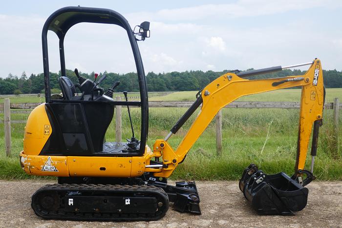 Used 2015 JCB 8018 CTS
