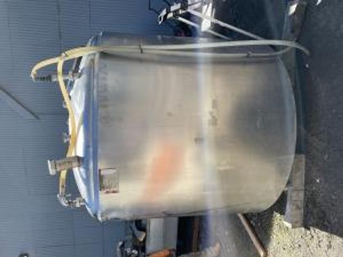 Used Used 1100Gallon Insulated Tank