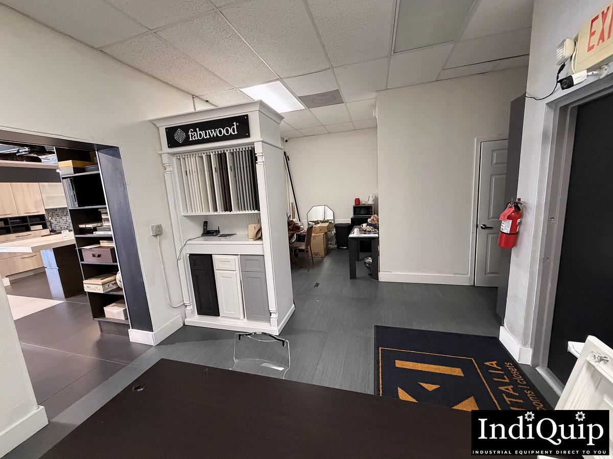 Used Complete Kitchen, Bath & Flooring Showroom Asset Package – Cabinets, Displays, Fixtures & Materials