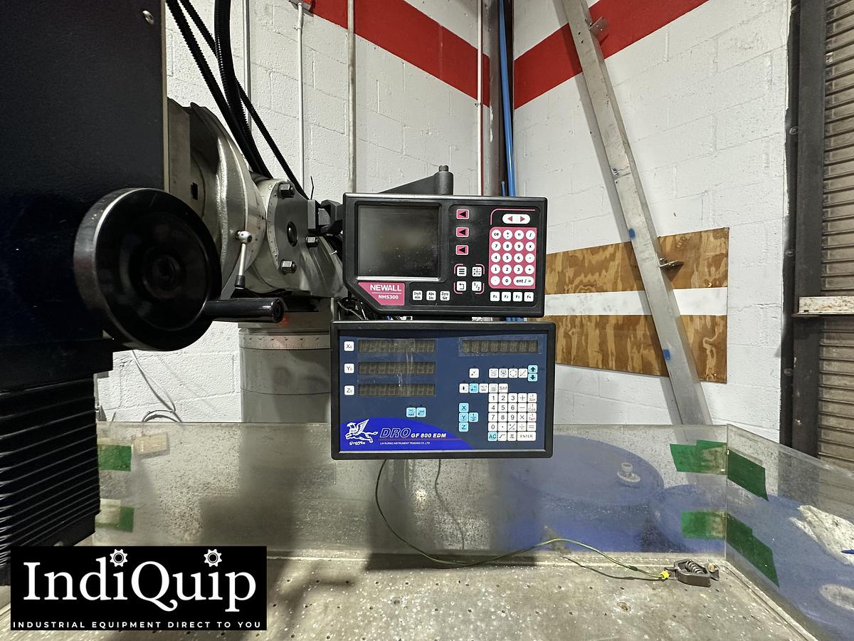 Used Long Chang LCM-42 CNC Vertical Mill with Gromax Presetter