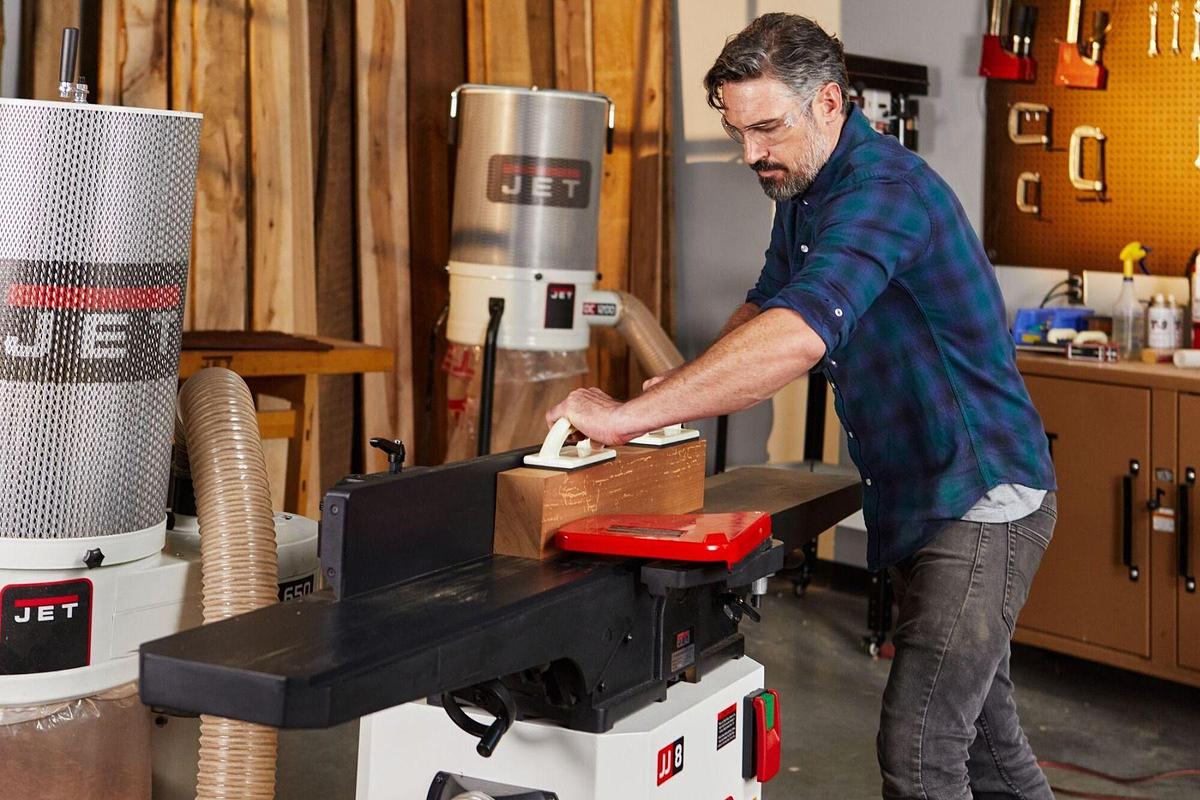 JET Black 8" Helical-Head Jointer, 2 HP, 1PH 230V JWJ-8HH-BLK