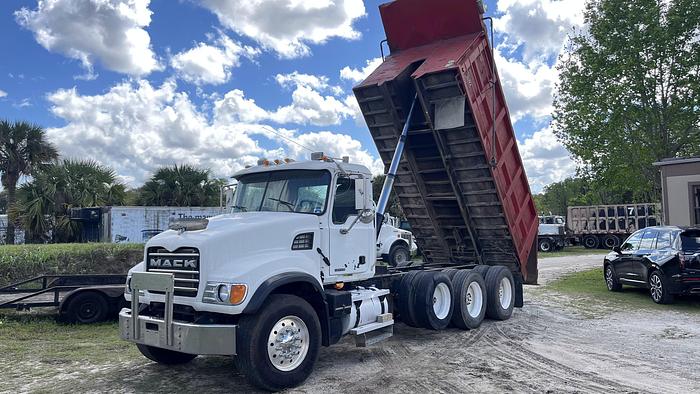 Used 2004 Mack CV713 Granite