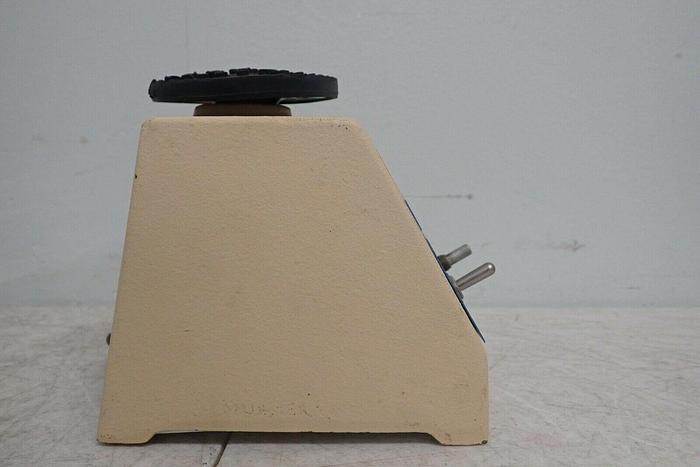 Used Fisher Scientific 12-812 Model G-560 Vortex Genie 2 Vortexer Mixer