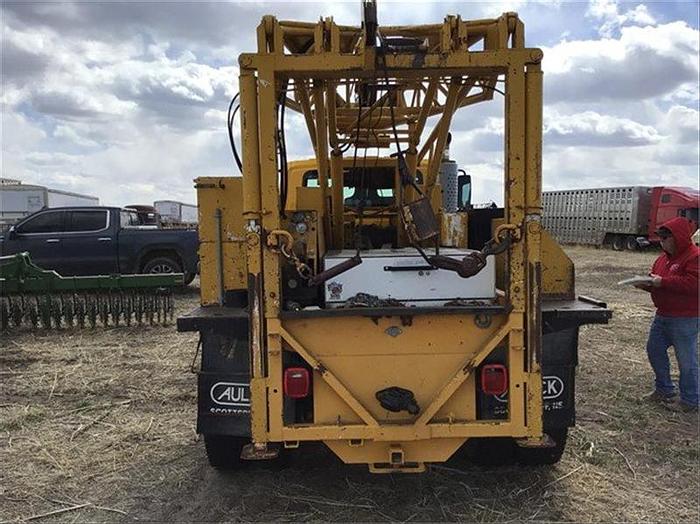 Used 2005 Smeal 10T Pump Hoist Rig