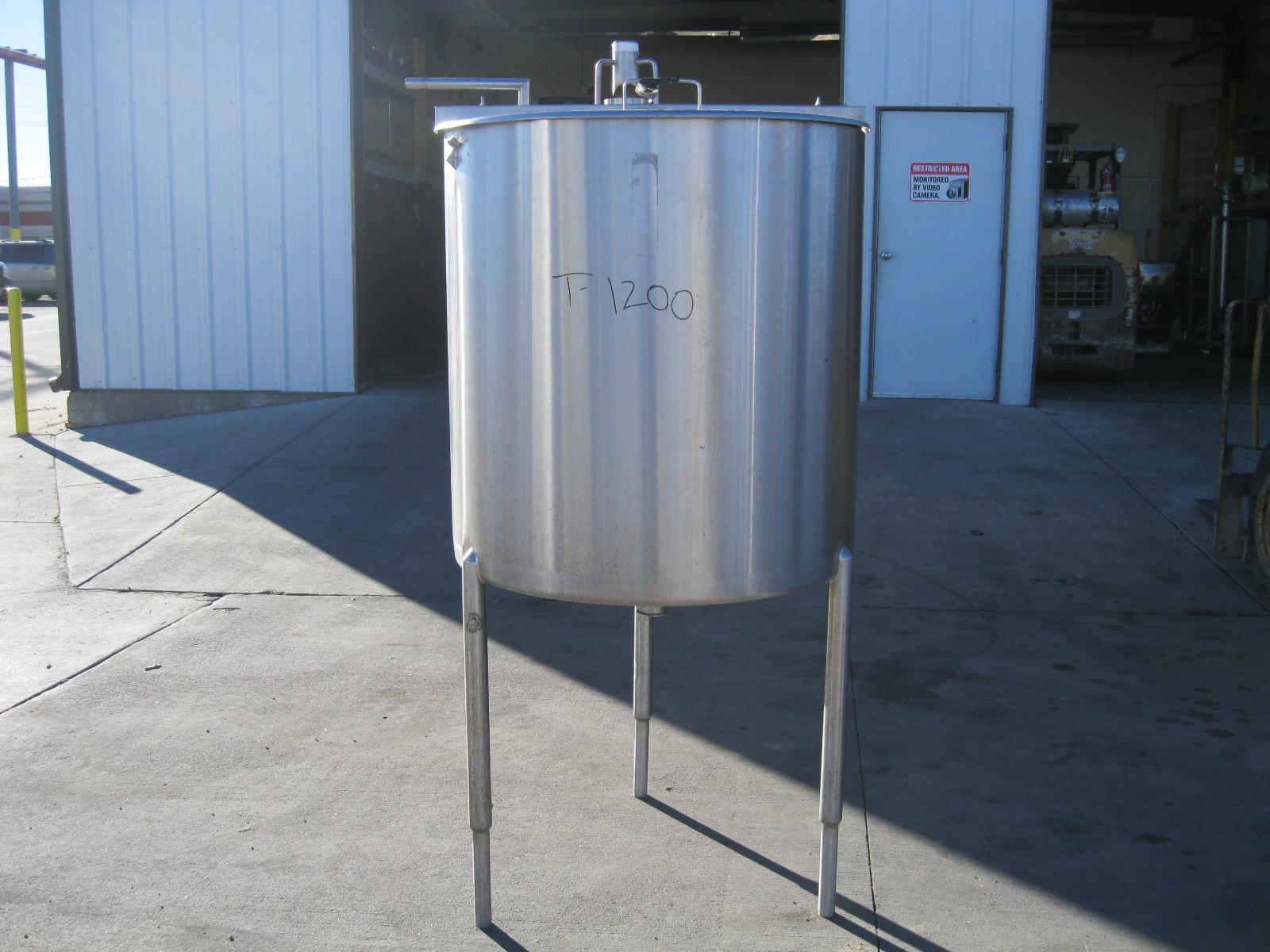 Usado 130 GALLON CIP TANK WITH REMOVEABLE VORTEX BREAKER