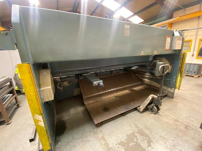 Used 2006 Durma SB3013 Guillotine Shears