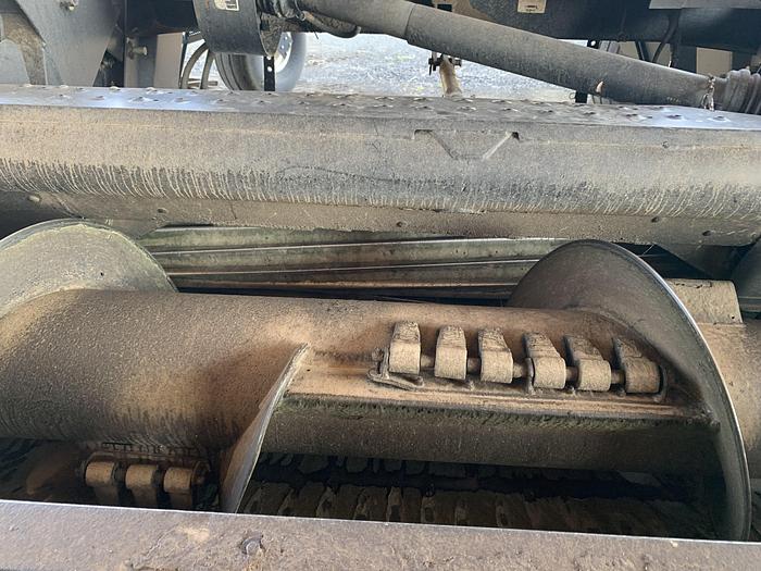 Used 2006 Macdon 9352i Windrower w/ 14' Sickle Head ***Excellent Condition***