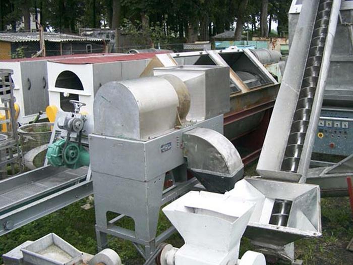 Usado Cortadora y cortadora en cubitos "FAM" modelo Finis 3 A, fabricada en Bélgica