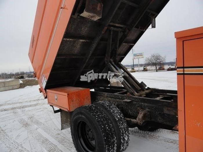Used 2011 FREIGHTLINER BUSINESS CLASS M2 106