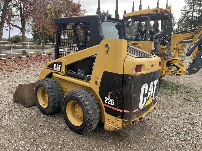 Used 2004 CAT 226