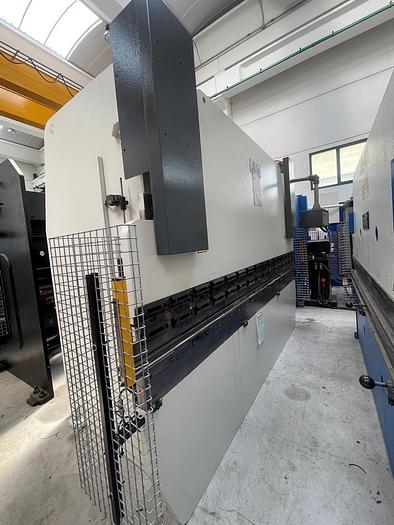 Usato PIEGATRICE SALA IDRAULICA 3000X110 TON