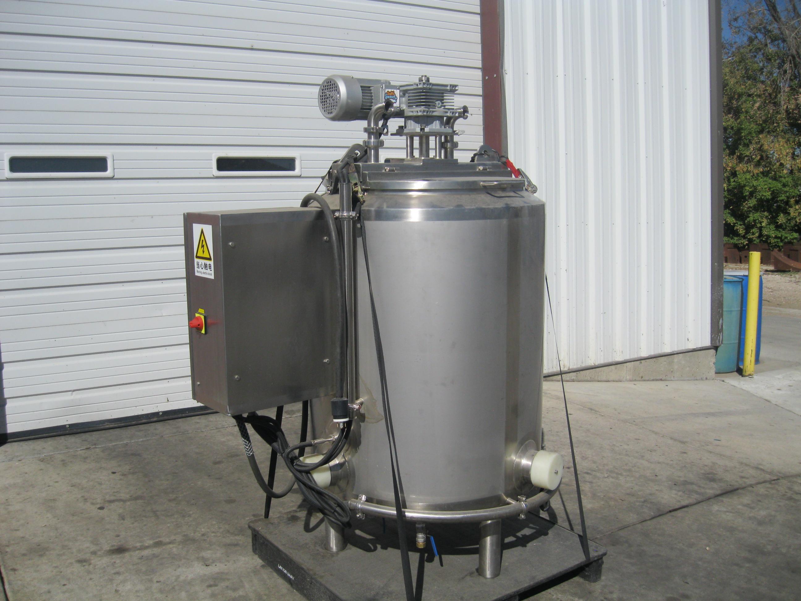 Used 300 LITERS PROCESSOR TANK. SCRAPE SURFACE AGITATION WITH BUILT IN HEATING SYSTEM.