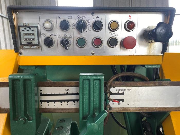 Used 1996 Cosen AH-300C Automatic Bandsaw