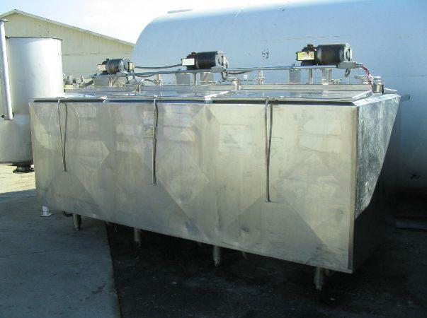 Usado 750 GALLON MIX TANK.  MUELLER SERIAL 202232