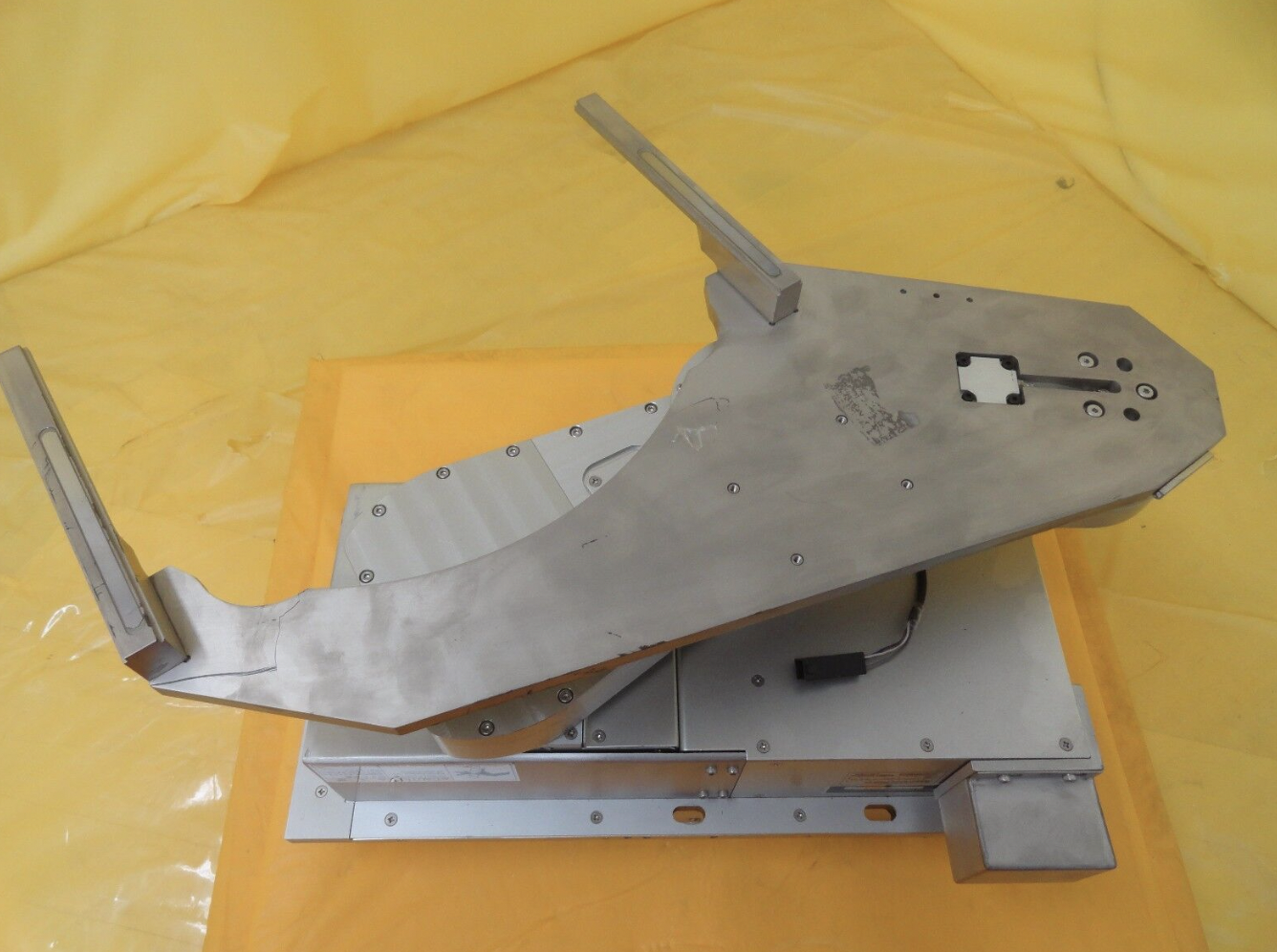 Used KAWASAKI NS110C-B001 Chuckbot Robot 4K192-238-3 NSR-S307E 300mm DUV As-Is