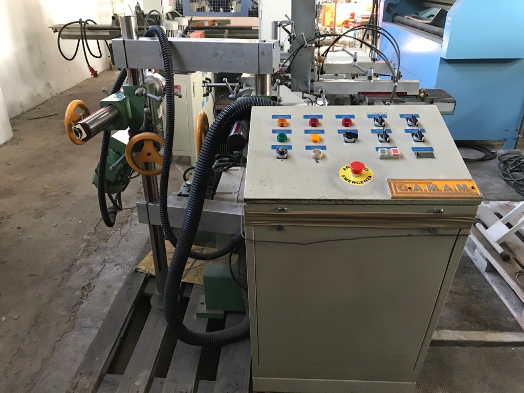 Usato Zigrinatrice doppia con foratrice, marca Camam