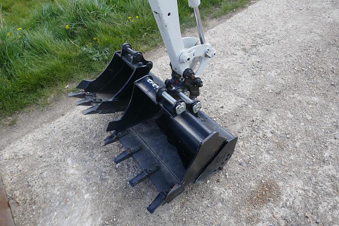 Used 2015 TAKEUCHI TB216