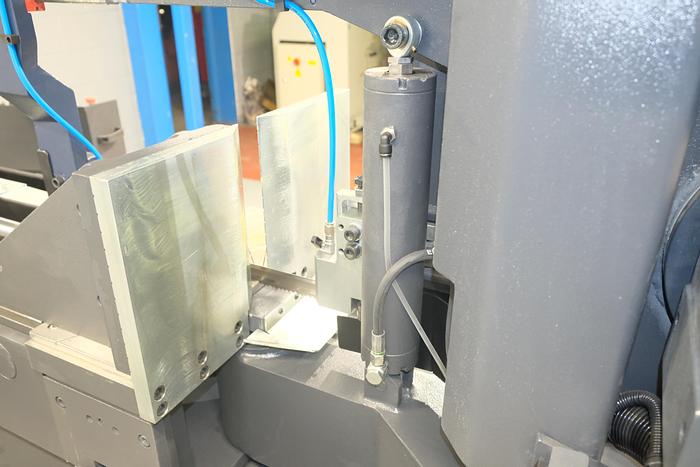 UZMA UZMA 360 DGH semi automatic Double Mitre Bandsaw