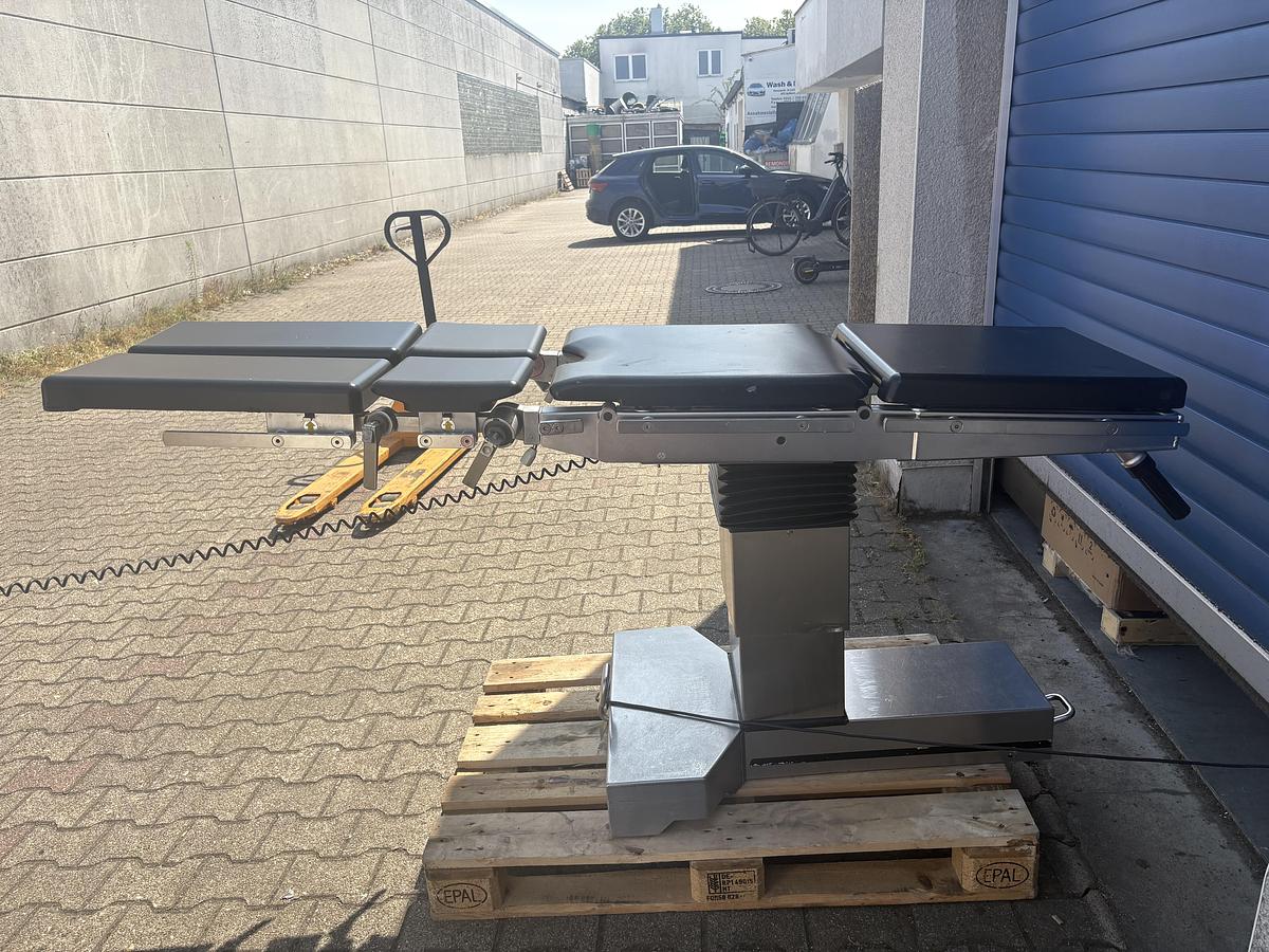 Used MAQUET 1130.01 Operating table