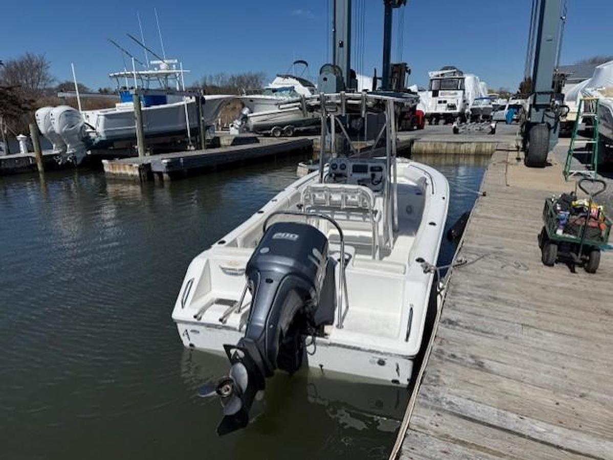 Used 2012 Sea Hunt Triton 225