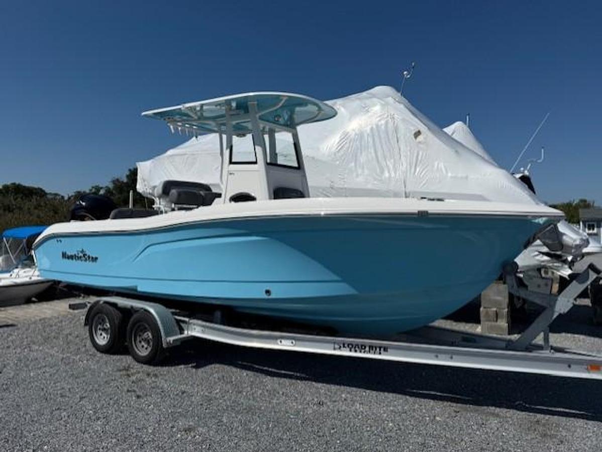 2023 NauticStar 242L Offshore