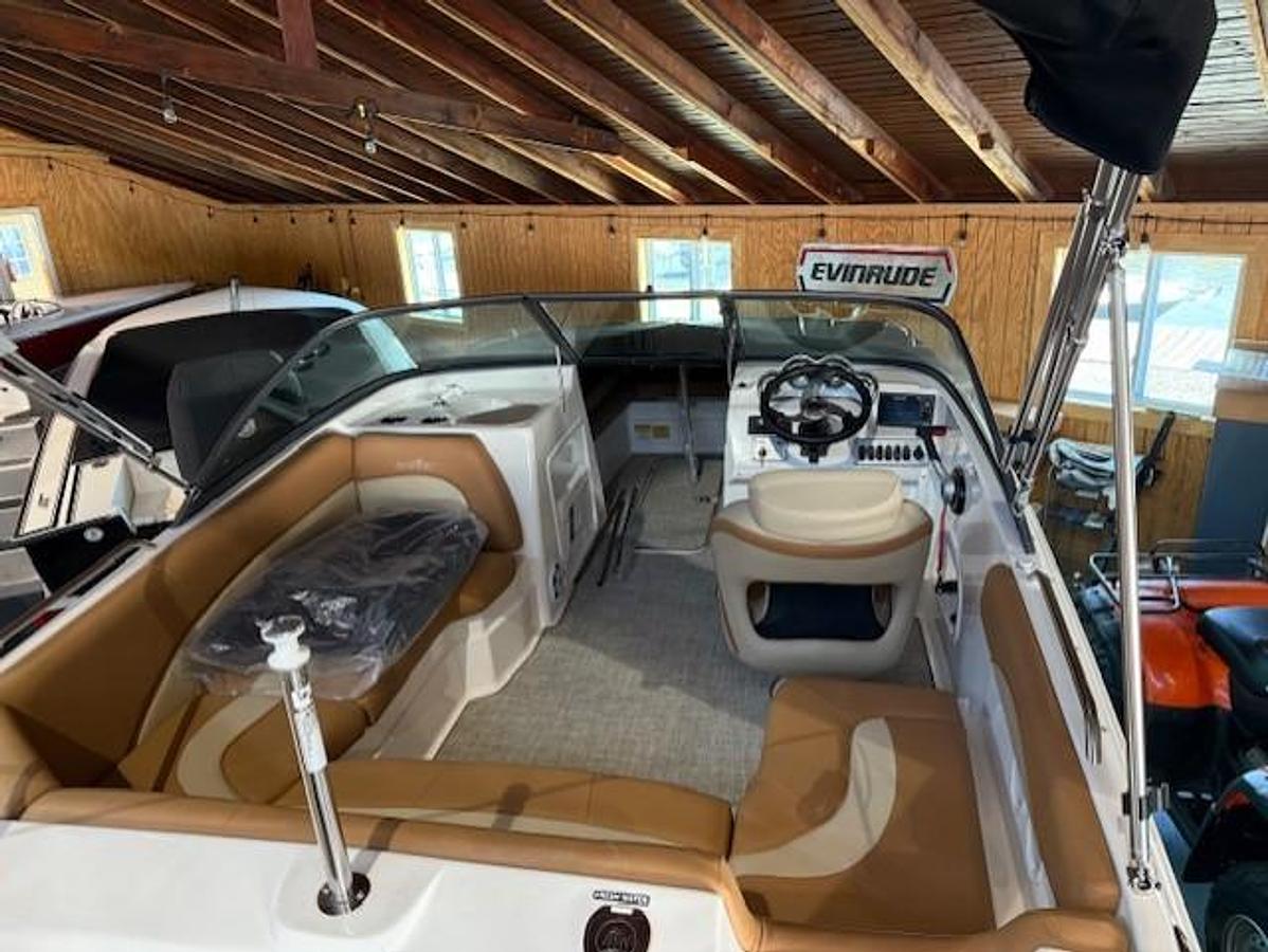 2023 NauticStar 203 DC Sport Deck Boat