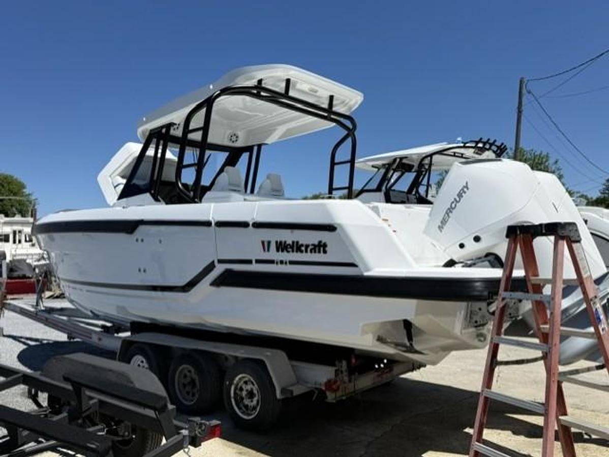 2027 Wellcraft 28 T-Top - Lounge