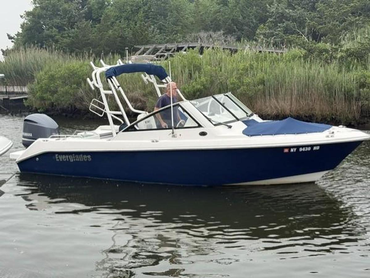 Used 2012 Everglades 230 DC