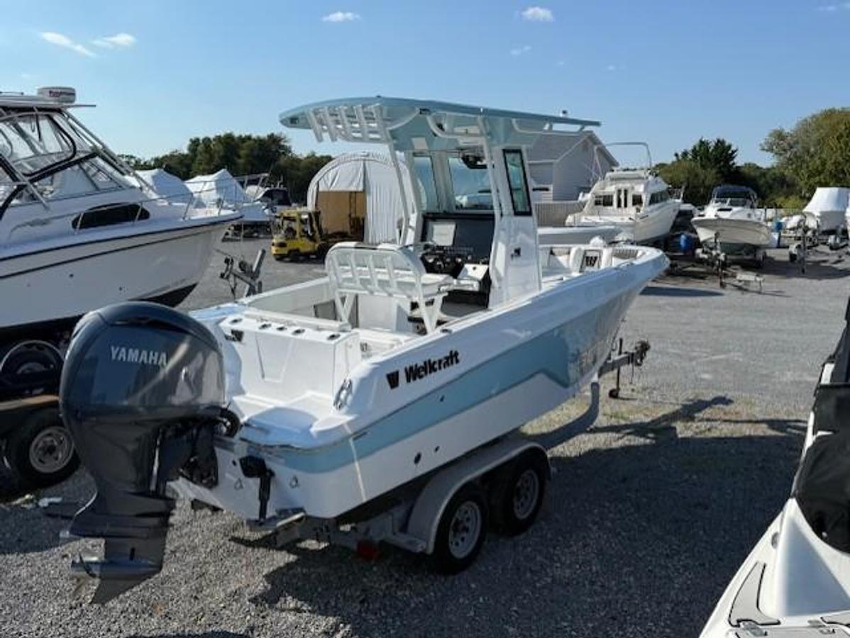 2025 Wellcraft 223 Fisherman